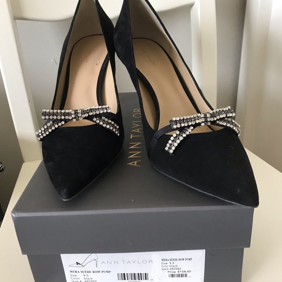 Ann Taylor suede bow pump - Picture 5 of 5